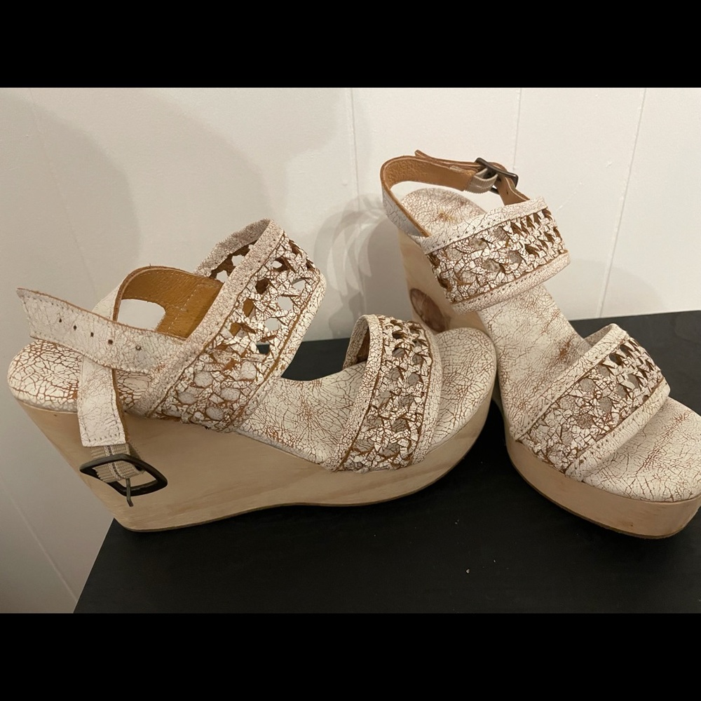 White wedges